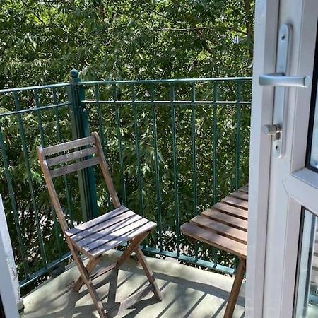 Lovely 2 Bedroom Flat In Greater לונדון מראה חיצוני תמונה