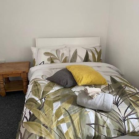 Lovely 2 Bedroom Flat In Greater לונדון מראה חיצוני תמונה