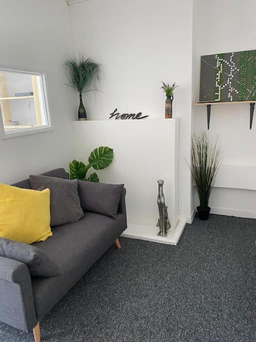 Lovely 2 Bedroom Flat In Greater לונדון מראה חיצוני תמונה