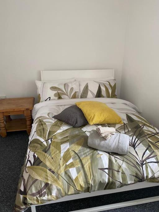 Lovely 2 Bedroom Flat In Greater לונדון מראה חיצוני תמונה