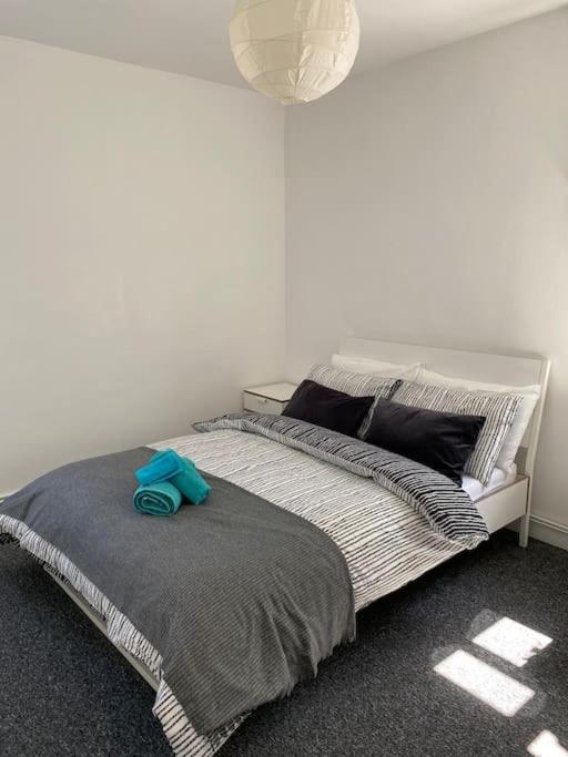 Lovely 2 Bedroom Flat In Greater לונדון מראה חיצוני תמונה